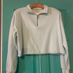 Cropped light blue American Eagle pullover!
